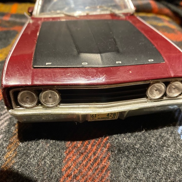 Classic Maroon Diecast Model Car - Picture 4 of 5